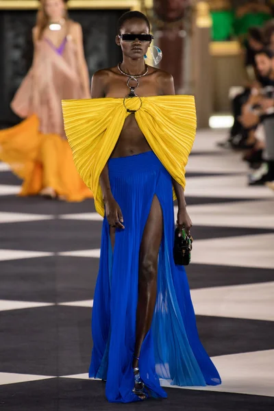 Look 53